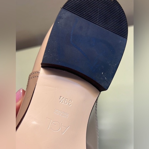 AGL MADE IN ITALY LEATHER Elegant Women's Loafers in Pink with Gold Accents - Picture 5 of 5